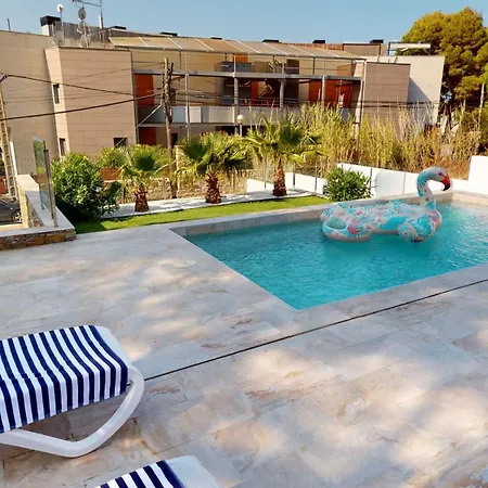 Maison, Piscine, Plage, Commerce Restaurant *